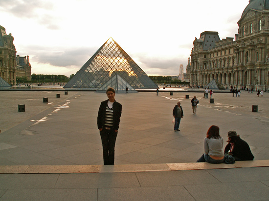Пирамидата в Лувъра