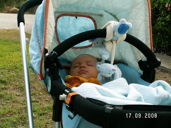 Вурвуру - Марти спи в количката